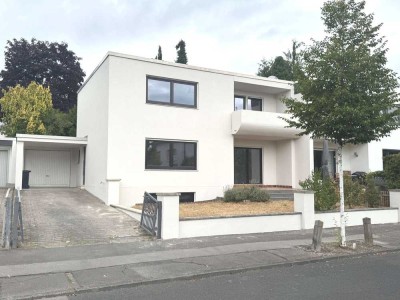 Sanierter Flachdach-Bungalow im Bauhausstil in Bestlage von Bad Nauheim – Grüner Weg 15