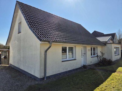 "Modernes Einfamilienhaus mit innovativer WDVS-Fassade und neuwertigem Dach – zukunftssicher Wohnen
