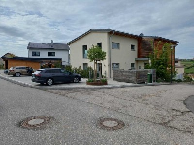 Stilvolle 3-Raum-Wohnung mit Balkon und EBK in Veitsbronn