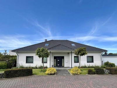 Großzügiger Bungalow mit wunderschönem Garten: Ein Raumwunder mit Extraklasse