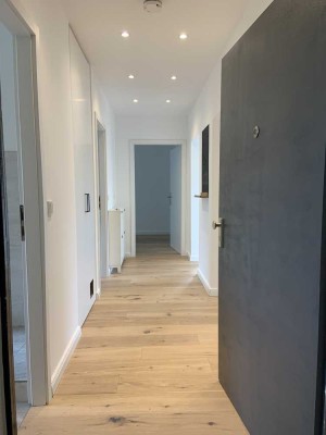 Sanierte, teilmöblierte 3 Zimmer mit EBK, Balkon, Südausrichtung, Steglitz Lichterfelde West