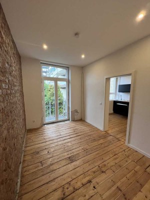 Schöne ruhige Altbauwohnung 2-Zimmer Wohnung mit perfekter Anbindung in Düsseldorf