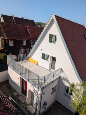 Erstbezug nach Sanierung: Stilvolle 4,5-Raum-Doppelhaushälfte mit geh. Innenausstattung und EBK