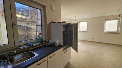 ++ Maisonette-Wohnung im 1-Fam.-Haus - neu - gehoben mit Terrasse und Stellplatz ++