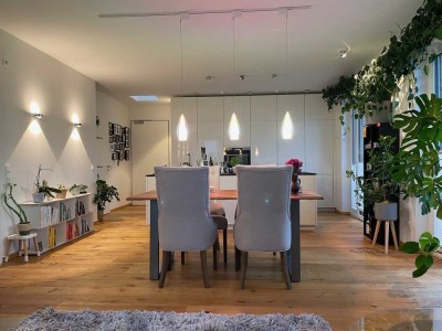 Seltene Gelegenheit: Luxus 2-Zimmer-Penthouse (98 m²) – EBK, Terrasse, Klima, TG, Kamin, Möbel