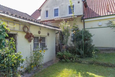 2-Familienhaus mit Werkstatt, Scheune und Garten