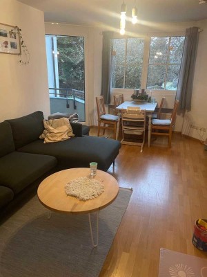 Wohnung mit großem Balkon und Blick ins Grüne in Unterföhring