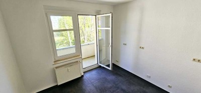MEGA =》ERSTBEZUG, BALKON, TAGESLICHTBAD, WANNE !!