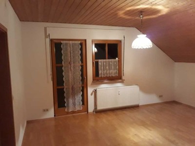 Gepflegte 2-Zimmer-Wohnung mit Balkon und EBK in Röthenbach (Bodensee) (Kreis)