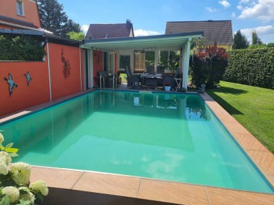 Ruhiges Wohnen auf 2100 m² Garten mit Pool und Garage!