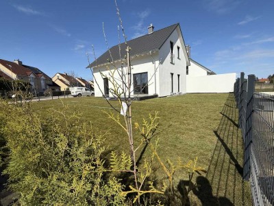 PROVISIONSFREI Einfamilienhaus inkl Aussenanlagen Garage und Einbauküche