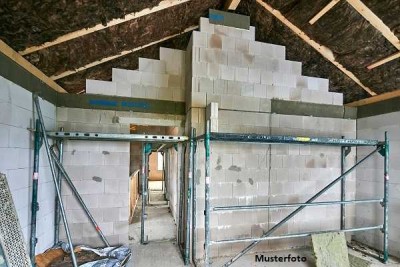 Freistehender Einfamilienhaus-Rohbau