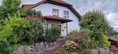 Ihre Chance auf Lebensqualität 
Einfamilienhaus mit Einliegerwohnung auf ca. 1270m²