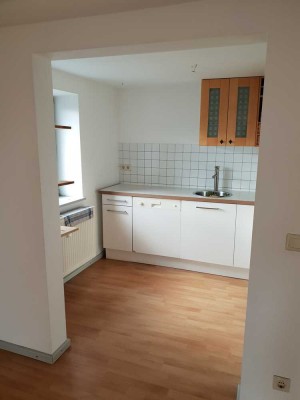 Attraktive und modernisierte 2-Raum-Hochparterre-Wohnung mit Balkon in Fuerth/Vach