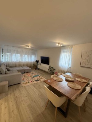 Vollständig renovierte Wohnung mit drei Zimmern sowie Balkon
