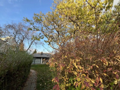 Goldstück: Bungalow mit herrlichem Garten