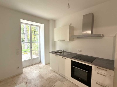 GroModernes Appartement mit Terrasse und separater Einbauküche, Erstbezug, Fussbodenheizung, Solar.
