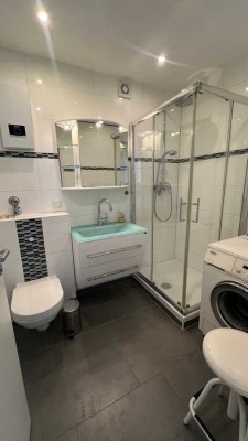 Vollständig renovierte 2-Zimmer-Wohnung mit zwei Balkonen in Neuss