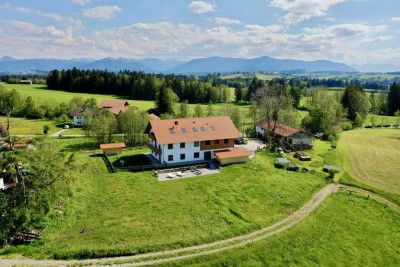 BERGBLICK - MODERN - RUHIGE LAGE - 4-Zimmer Etagenwohnung mit Balkon im Außenbereich Böbing