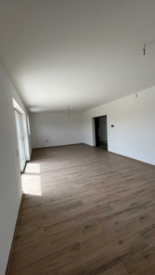 Moderne 4 Zimmer Neubauwohnung mit Terrassen & Carport in Freyung - Barrierefrei, Wohnraumbelüftung