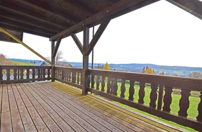 ***Großzügig geschnitten und viel Potential - hervorragende 3-ZKB-Wohnung in Bernsbach***