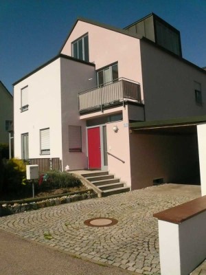 Moderne und helle DHH in guter Lage in Neuburg von Privat