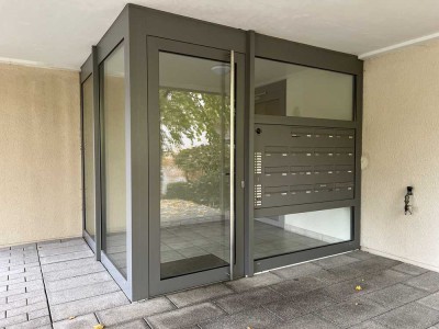 Modernisierte 2,5-Zimmer Wohnung im 2. OG mit Balkon und TG-Stellplatz in Leonberg