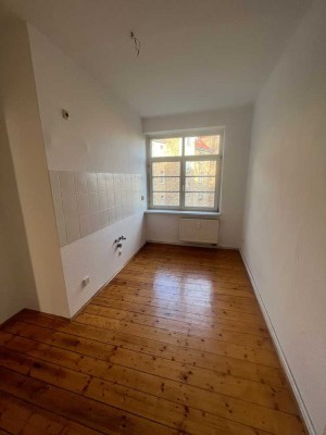 Schöne 2-Zimmerwohnung im Altbau mit separater Küche & Wanne