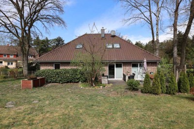 Naturverbunden und stilvoll: Kapitalanlage mit freier Einliegerwohnung im Herzen von Undeloh