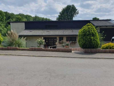 Gepflegtes 4-Zimmer-Mehrfamilienhaus mit geh. Innenausstattung und EBK in Quierschied