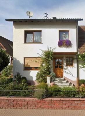 5,5-Zi-Einfamilienhaus Bj. 1964 in Offenburg-Rammersweier mit Altbau nebenan