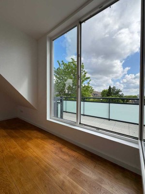 Stilvolle, vollst. renovierte 4,5-Zimmer-Maisonette-Wohnung mit geh. Innenausstattung mit Balkon