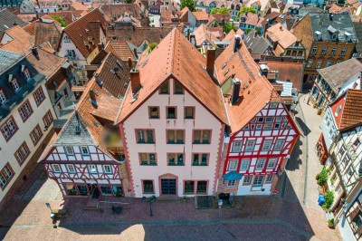 **Imposante großzügige 3-4 Zimmer-Wohnung mit EBK in der Kernstadt von Gelnhausen**