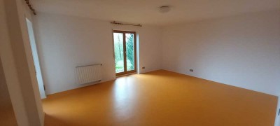 Schön gelegene Wohnung mit zwei Zimmern sowie Terrasse und PKW Stellplatz in Malmsheim