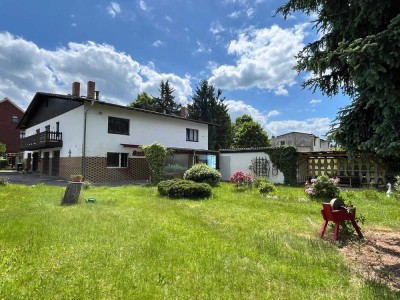 - provisionsfrei - ruhiges Einfamilienhaus mit großer Werkstatt, 3 Garagen & Garten in Weinhübel !