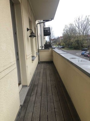 ++ Exklusive, neuwertige 2 Zi. Whg mit Balkon, Parkettboden und Einbauküche ++