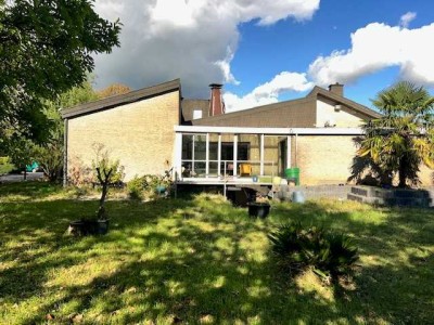 Außergewöhnlich großzügige Villa mit Innenpool – Ideal für Handwerker oder Bauunternehmen