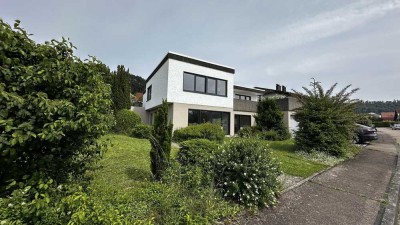 Exklusive 2,5 Zimmer Wohnung mit Garten, Terrasse, Einbauküche, geh. Innenausstattung in Lauchheim