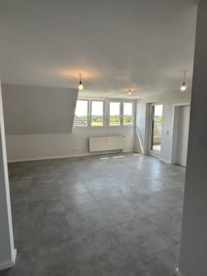 Erstbezug nach Sanierung: Stilvolle 4-Zi. Maisonette Wohnung