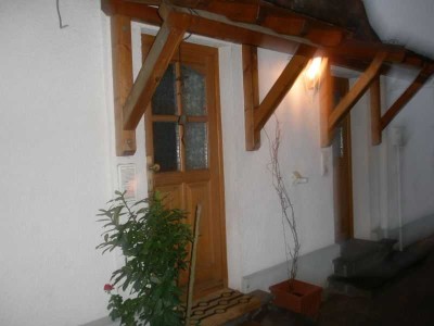 2 Zi-Wohnung in modernisiertem 2 Fam.-Haus mit eigenem Eingang sucht beruftstätige(n) Mieter(in)