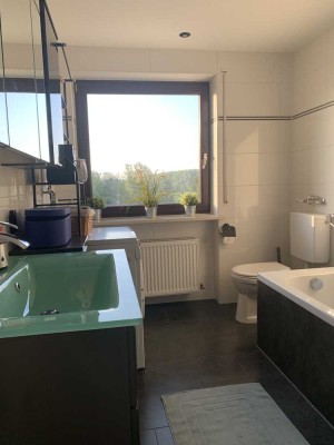 2-Zimmer-Wohnung mit freiem Berg-/Burgblick & Südloggia