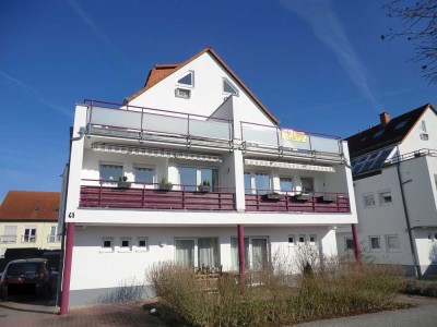 Profi Concept: Ober Roden, schickes Apartment im Dachgeschoss mit großem Balkon