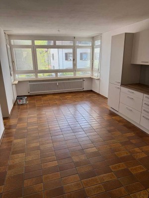 Großzügige 2,5 Zimmer Wohnung in ruhiger und zentraler Lage