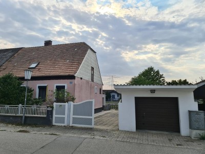 Massives Haus mit Ausbaumöglichkeit, Garage und idealer Gartengröße!