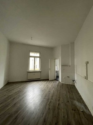 Zentrumsnahe 1-Raum-Wohnung mit Tageslichtbad!
