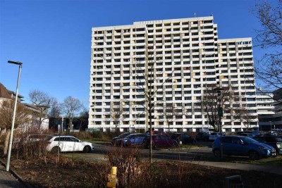 Renovierungsbedürftige zentrale 3-Zi.-Wohnung in direkter Uni-Lage - sofort frei-