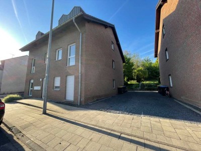 4-Zimmer-Wohnung mit neuer Einbauküche & Stellplatz – WBS erforderlich!
