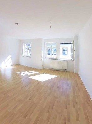 Frisch renovierte, helle Wohnung in zentraler Innenstadtlage – mit Parknähe & Duplex-Stellplatz
