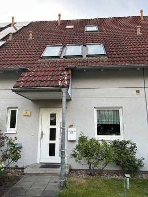 Charmantes Reihenhaus mit Garten und Carport