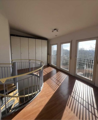 Loro Living: Exklusive 2,5-Zimmer-Maisonette-Wohnung mit geh. Innenausstattung mit Balkon und EBK